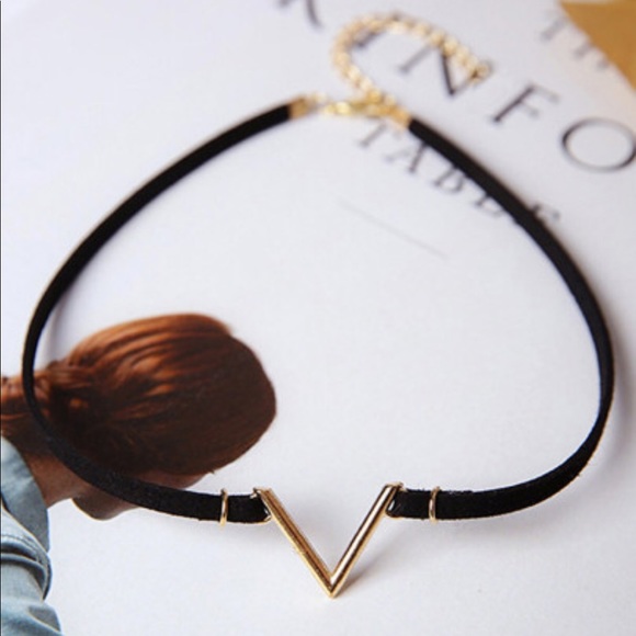 LA VICTOIRE • V Pendant Choker - Picture 4 of 4